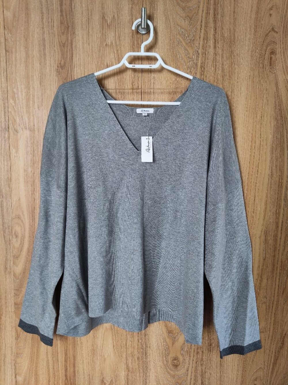 Reitmans Long Sleeve V-Neck Pullover